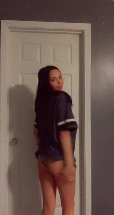 5'3" Geeky Girl Titty Drop! Would you smash??
