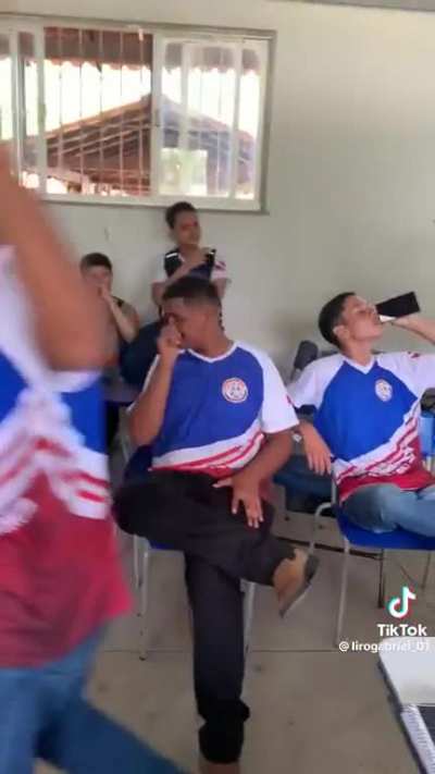 enquanto isso no ensino m&eacute;dio...