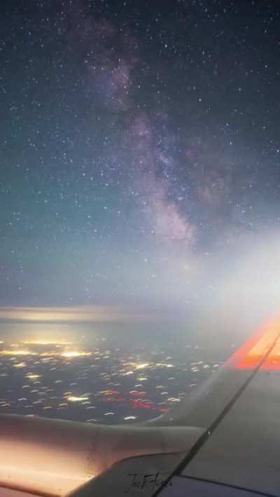 I shot a timelapse of the Milky Way from 38,000ft