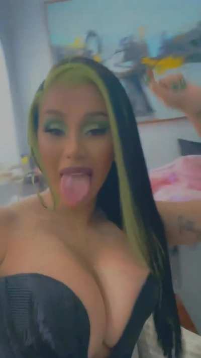 XXL CLEAVAGE