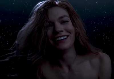 Hannah Gross (from Mindhunter) it's very happy in 
