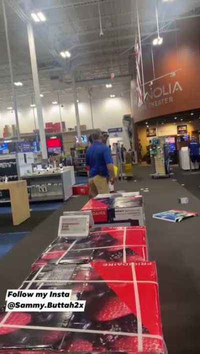 Riverhead Long Island Best Buy Freakout