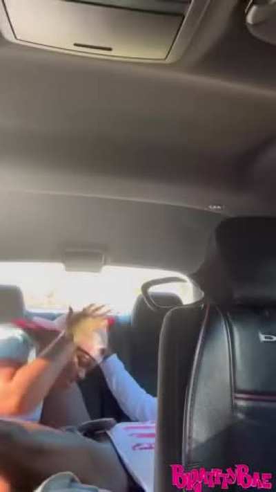 Gas is way too high 😒 so she fucked a fan for a ride 😎✌🏽 I love how he fucked her throat 😩❤️&zwj;🔥 video link in comments 👇🏾