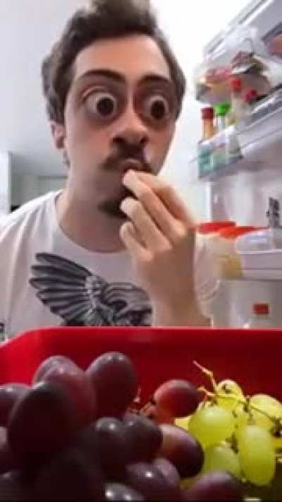 Comendo comidinhas