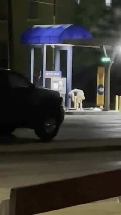 Drunk guy in Indy gets in a fight with the ATM