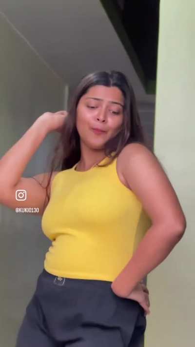 Shivani Kamble chi bagal chi ghadi bagha kashi tasty ahe😍😍<wbr>😋