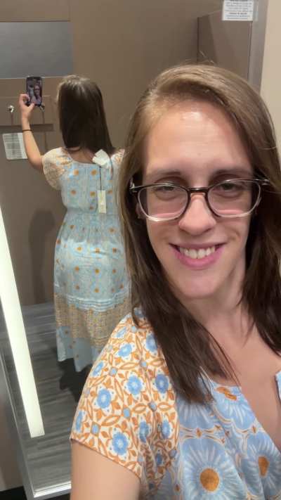 Not shy even though I'm hiding in the changing room to shake my ass