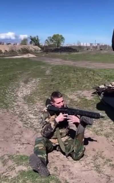 UA POV: Ukrainian soldier who defended Mariupol callsign "buffalo" who lost his legs shows a life hack