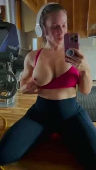 38F married milf. Tits are full&hellip; my baby is done with me&hellip; who wants give me #4&hellip;