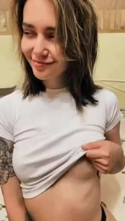 Say hi if you think I'm hot (OC)