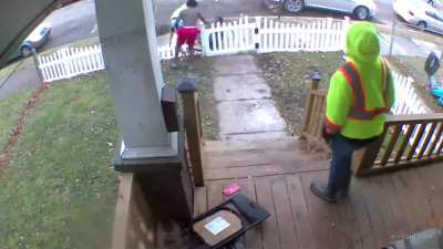 A home intruder gets his shit rocked by a home owner in Atlanta