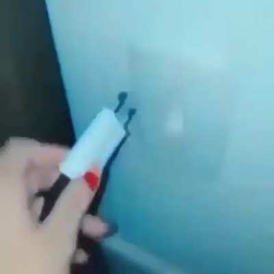Pessoas normais: usam guindaste com bola de demoli&ccedil;&atilde;o para destruir casas. Eu: