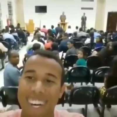 Eu no culto de hoje! rsrsrsrsr fiz uma pwgadonha com os irm&atilde;os da igreja gostaro? Que jesus lhes abensoe!