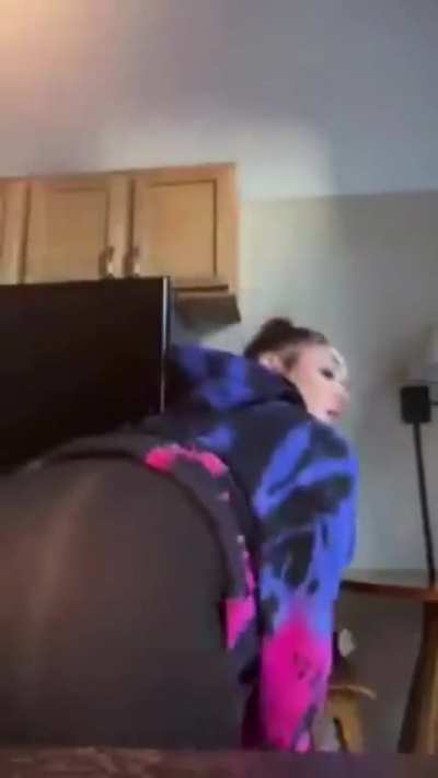 ️ ️