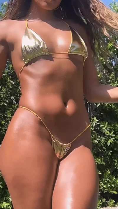 Sommer in golden bikini - IG May 2024