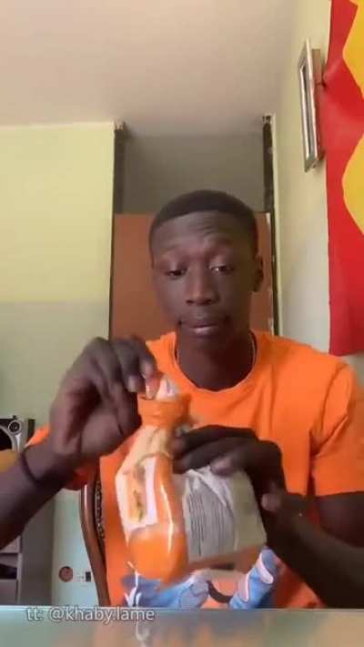 bu t&uuml;r videoları komik bulmayan bir tek ben miyim ? sanki ortalıkta &ouml;zg&uuml;n mizah yapan yokmuş gibi, buna muhta&ccedil;mış gibi insanlar buna yığılıyor. bunun gibi sa&ccedil;ma şeyler beğenildik&ccedil;e size daha kaliteli i&ccedil;erik sunmazlar (&ccedil;ocuğun instagramı : khaby00 - merak 