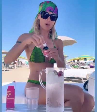 Michelle &eth;&curren;&curren;