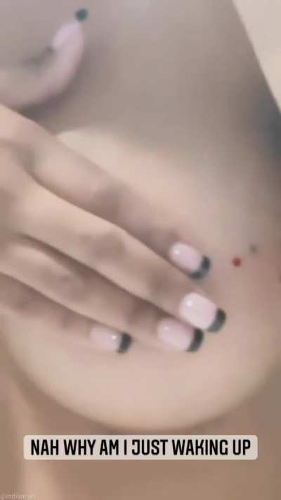 Glit boobs