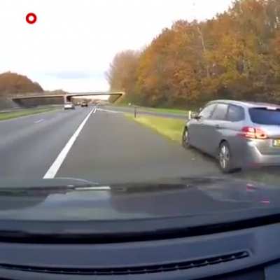 Man sacrifices own car to save another driver who is having a seizure