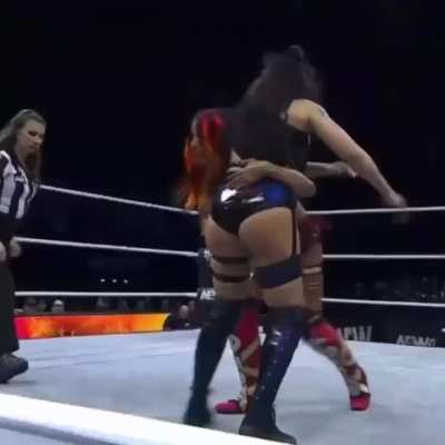 Skye Blue vs Mercedes Mon&eacute; (Match Comp)
