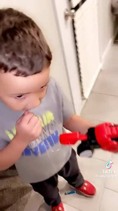 Gotta get em while they&rsquo;re distracted