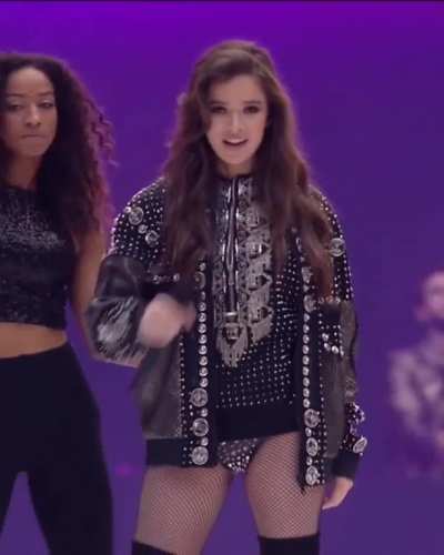 Her body with this outfit is just🔥😍👌
