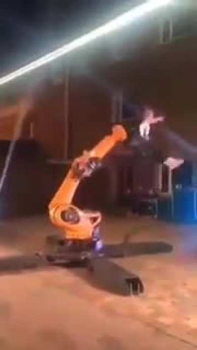 Who wants try this machine..😮😮😮
