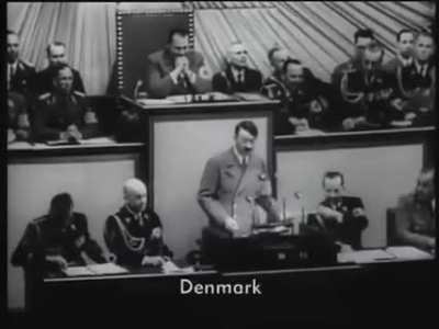 Hitler,ABD tarafından verilen saldırmaması gereken &uuml;lkelerin listesini okuyor.Fakat bir terslik var &ccedil;&uuml;nk&uuml; Almanya bu &uuml;lkelerin yarısını &ccedil;oktan işgal etmiş durumda.