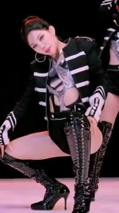 Soyeon bouncing
