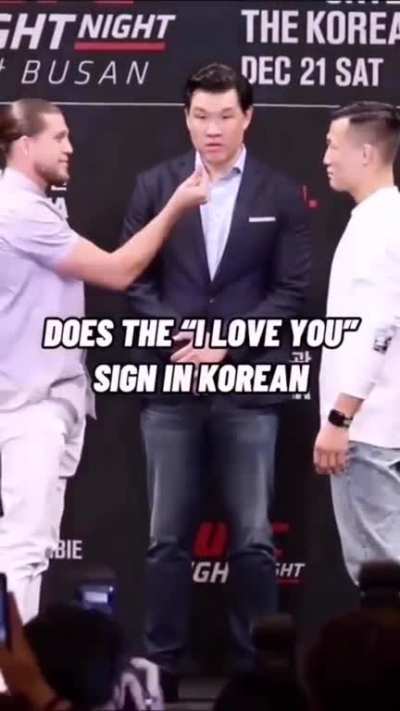 Let’s use this sign more🫰