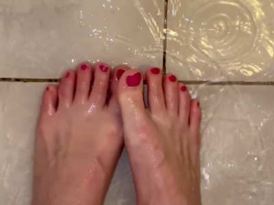 I&rsquo;m looking for a volunteer to soap up my feet