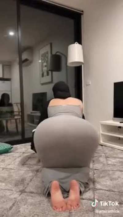 Hijabi feet