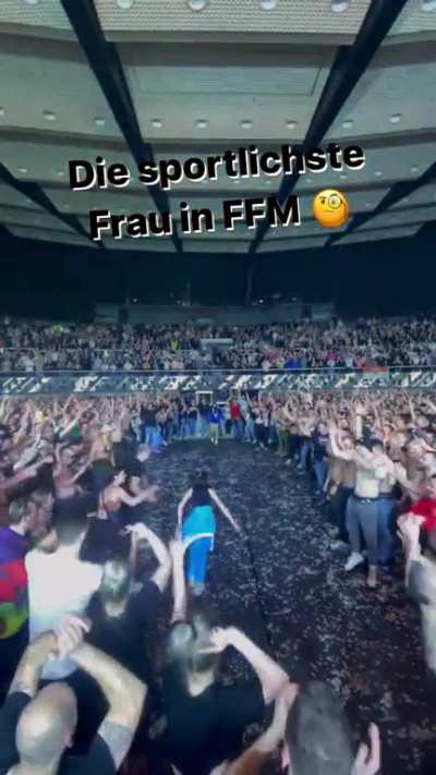 Would you trust such a swing? That happened at a concert listening to ABFAHRT in the background. this is an east german music revolutionary