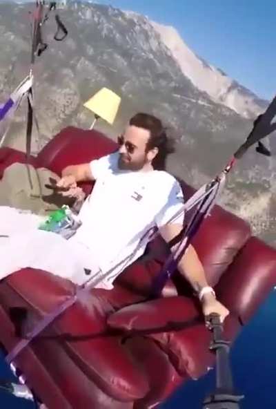 В очередном видео мы покажем, как вся эта конструкция уебалась в водохранилище. Не переключайтесь, оставайтесь с нами.
