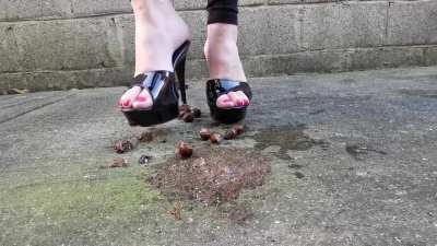 High heel mules vs snails 