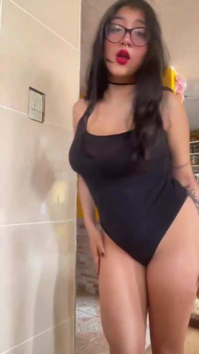 La puta tiktoker quite&ntilde;a lizeth. Dios esta buen buena 😋🤤 quisiera cogerla para que se le quite lo creida jajaj