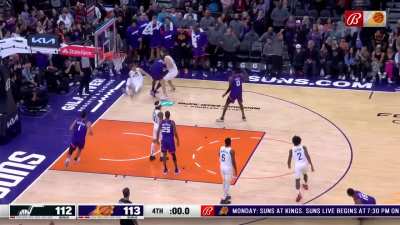 [Highlight] Deandre Ayton grabs the game sealing offensive rebound for this 21st rebound of the night