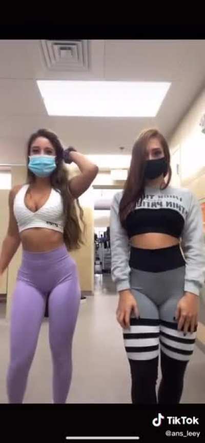 😈