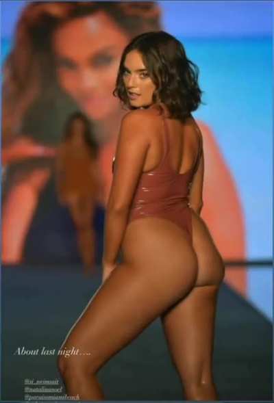 So hot 🥵🥵