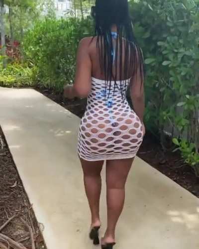 Katherine Estrella (@strellakatuncut)