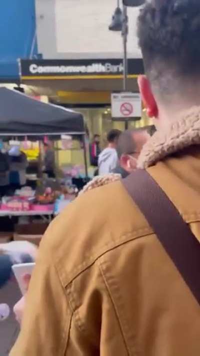 Drew Pavlou held a sign saying "F*** Xi Jinping" and was assaulted by several angry Chinese in Australia. (WARNING: Contains Strong Languages)