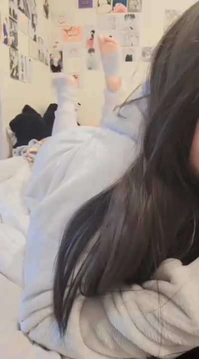are my toes pretty?