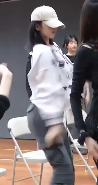 Ahn Yujin's beautiful belly