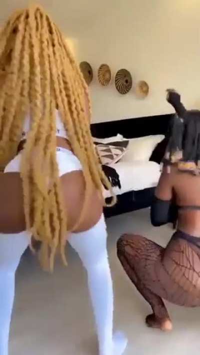 🍑🍑