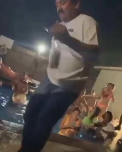 Mira mijo, estoy bailando c&oacute;mo los cholos del esquina.