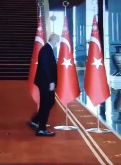 Bence akpliler oy verirken bir daha d&uuml;ş&uuml;ns&uuml;nler.