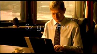Szigma Feri dominanci&aacute;t mutat