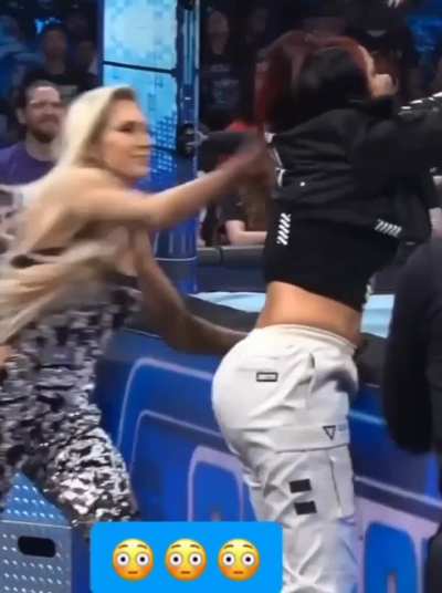 BAYLEY 🍑