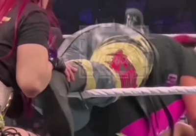 Bayley Jiggle at a house show