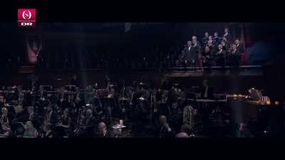 Kulaklığı takıp arkanıza yaslanın. Misty Mountain //The Danish National Symphony Orchestra